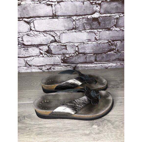 Mephisto Pewter Textured Leather Flip Flops Flower Sandals Women's Sz 38EU/7.5M - Picture 4 of 14
